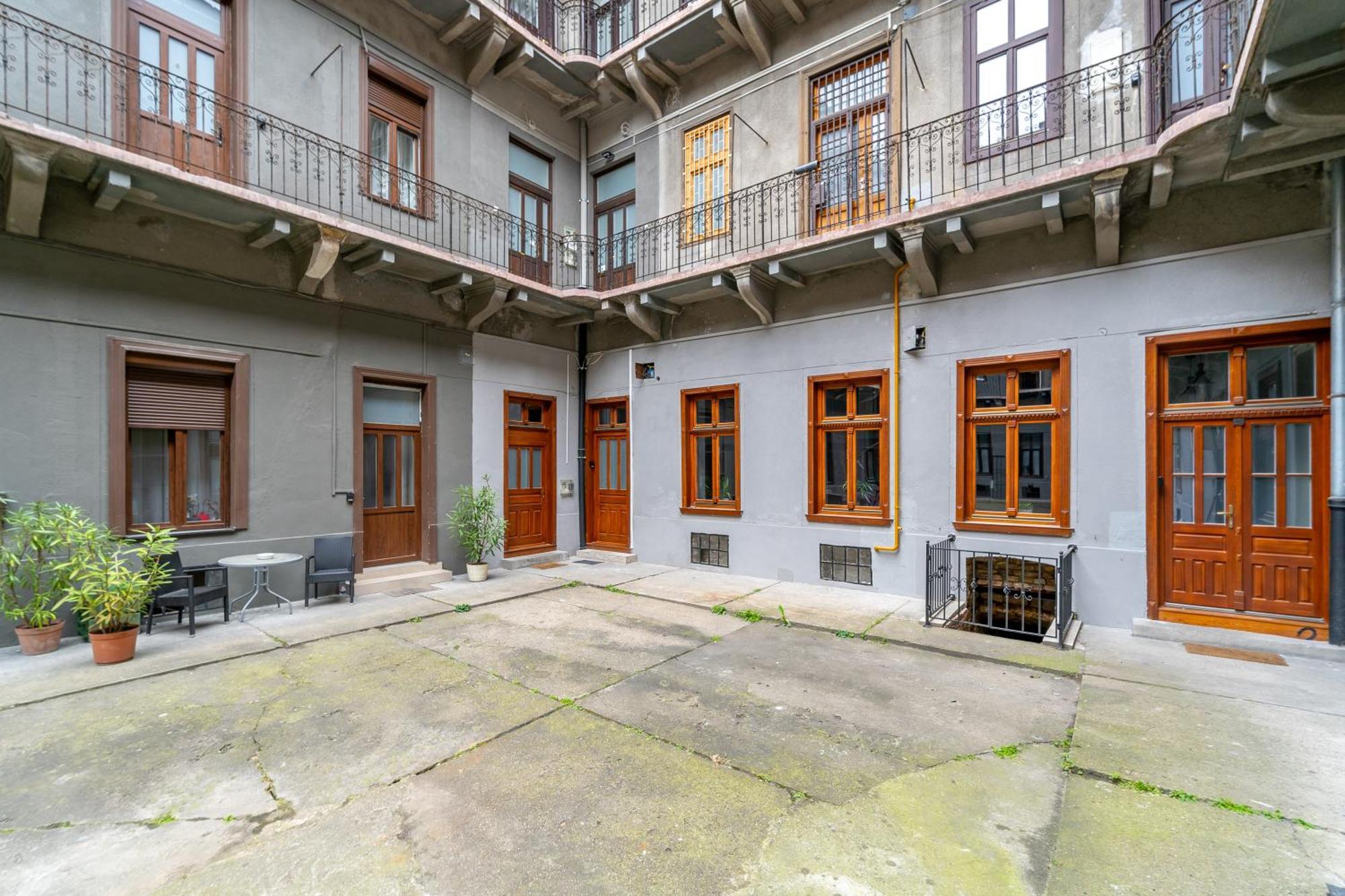 Azure Oasis In The Heart Of The City Βουδαπέστη Εξωτερικό φωτογραφία
